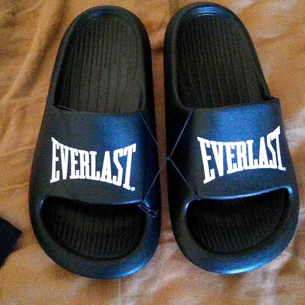 NWT Everlast slides